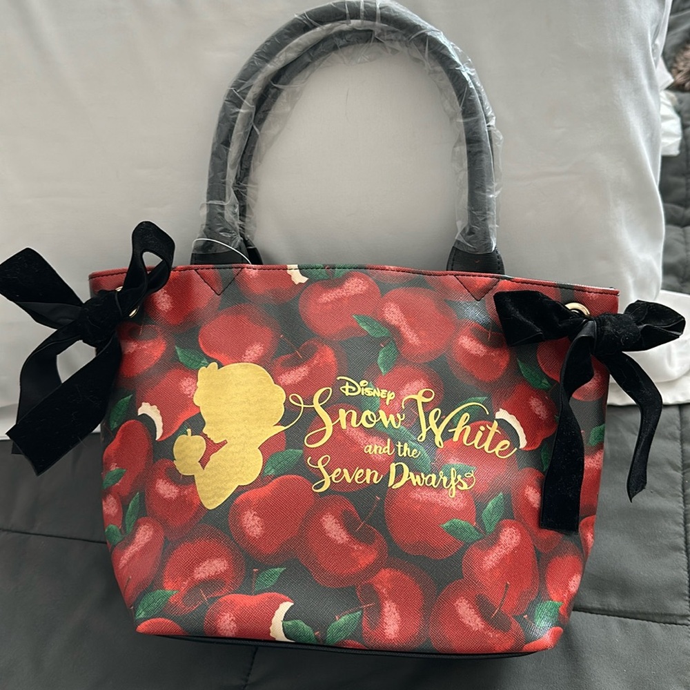 Disney Snow White, and the Seven Dwarfs handle bag